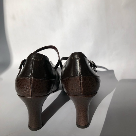 Via Spiga finely crafted Italian leather pump w/ ankle strap. Brown. Mary Jane. - Picture 8 of 14